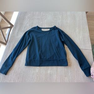 Nike Crop open back lightweight shirt/sweatshirt